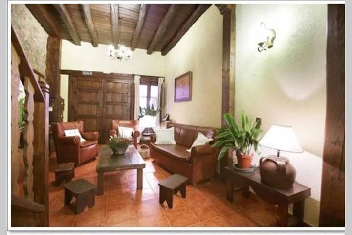Casa rural para 18 personas, con Balcón y Terraza además de Piscina para niños y Vistas al lago en Valle del Jerte - 4
