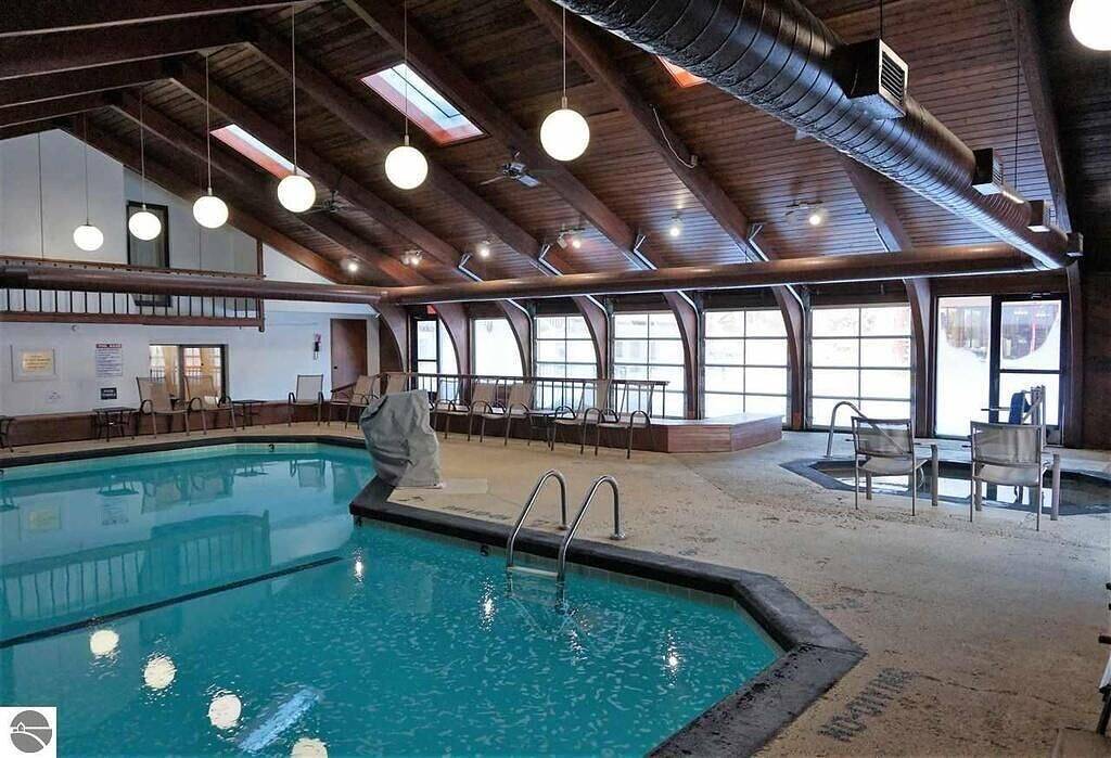 Geräumig und wunderschön restauriert Schuss Mountain \"A-Frame\" - für 12 Personen in Antrim County