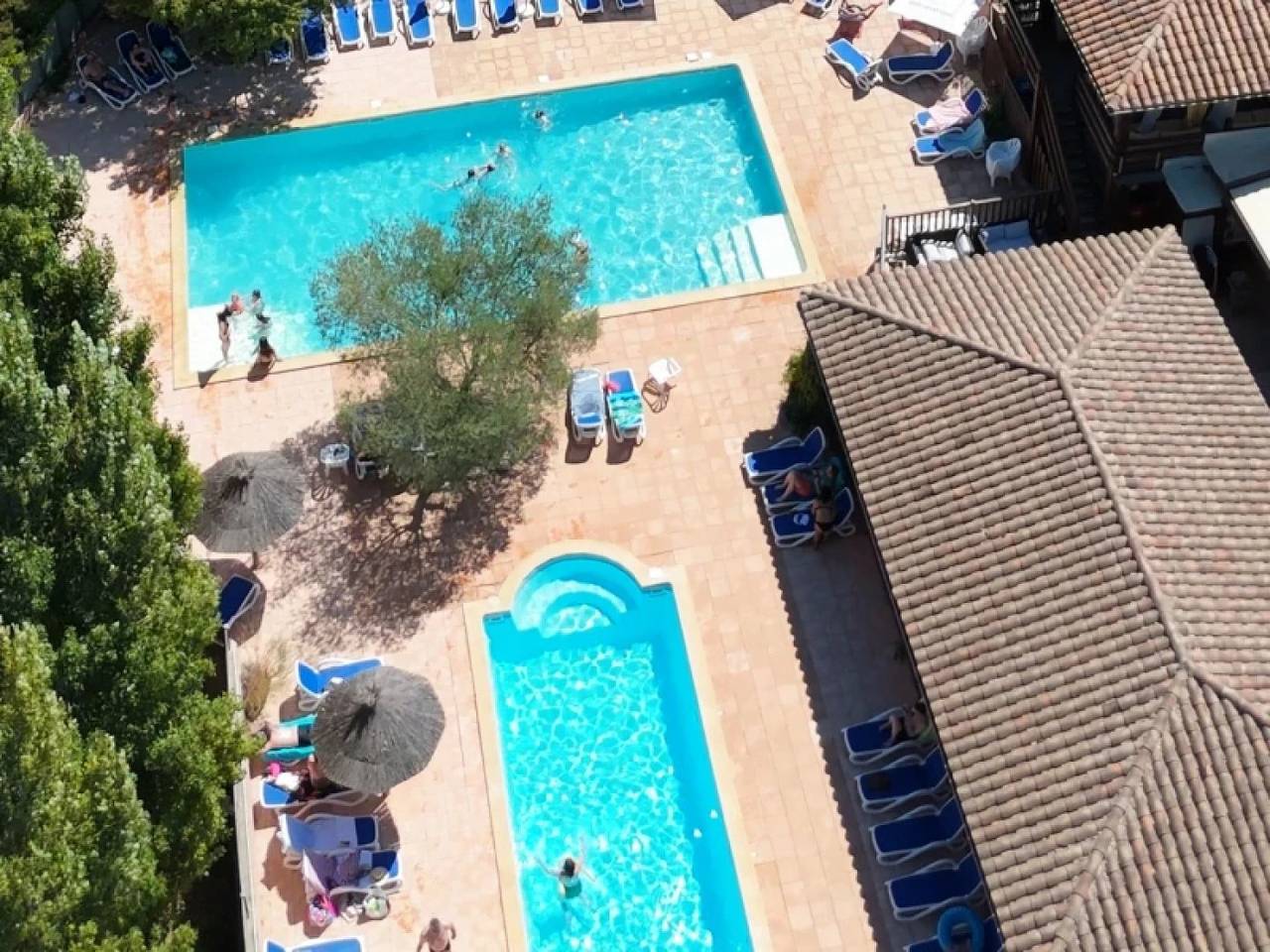 Camping 4 étoiles - Piscine - ccbehic in Saignon, Regionaler Naturpark Luberon