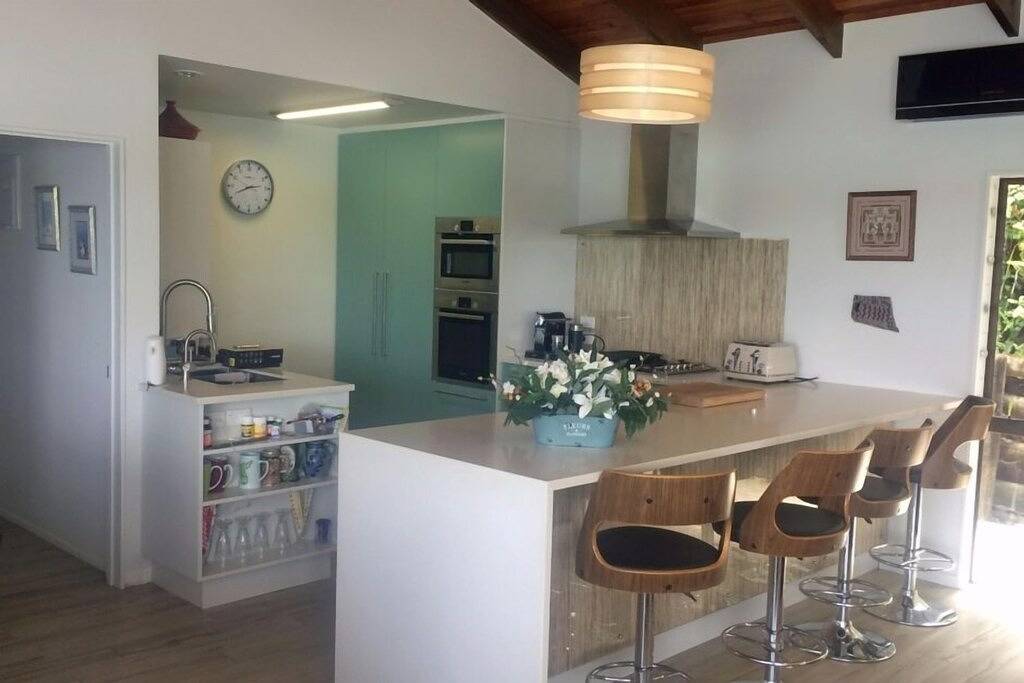 Atemberaubende Aussicht in einer herrlichen Lage am Wasser in Paihia, Bay Of Islands