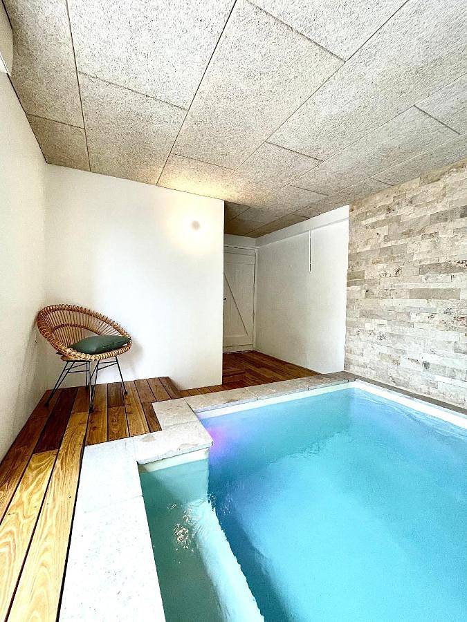 Location de vacances pour 10 personnes, avec jardin ainsi que piscine et vue à Saint-Julien-du-Serre