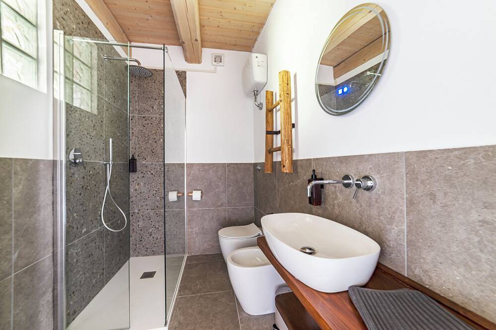 Entire apartment, House in the medieval village Castelletta 700 mt height in the park Gola della Rossa in Fabriano, Ancona Province