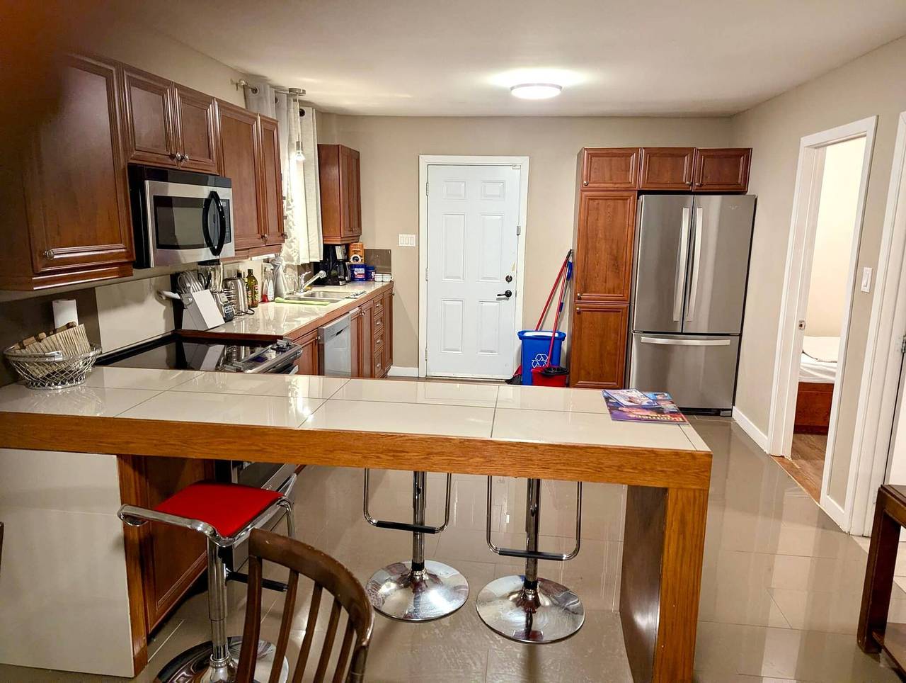 Apartamento entero, Apartamento luminoso y confortable de 3 dormitorios, aparcamiento gratuito, cerca de Spa Le Finlandais in Laval, Quebec