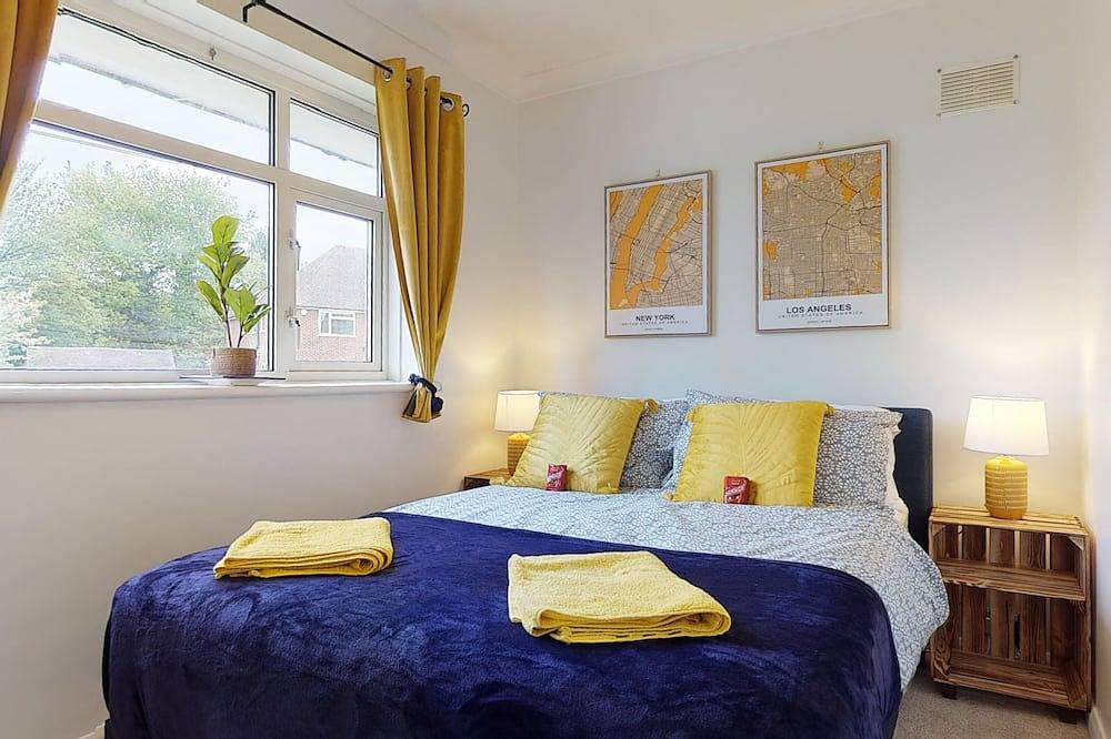 Entire apartment, Contemporary 2 Bed Apartment With Private Garden in Kent