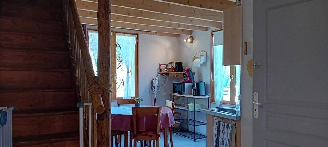 Location de vacances pour 3 personnes, avec Jacuzzi et Terrasse ainsi que Jardin et Vue dans Belonchamp - 2