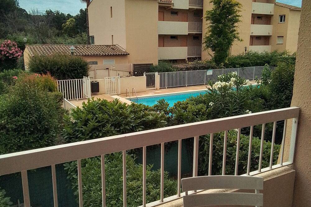 Appartement entier, A 15 minutes à pied du port de Sanary et de la plage. Résidence avec piscine in Sanary-sur-Mer, Côte méditerranéenne (France)