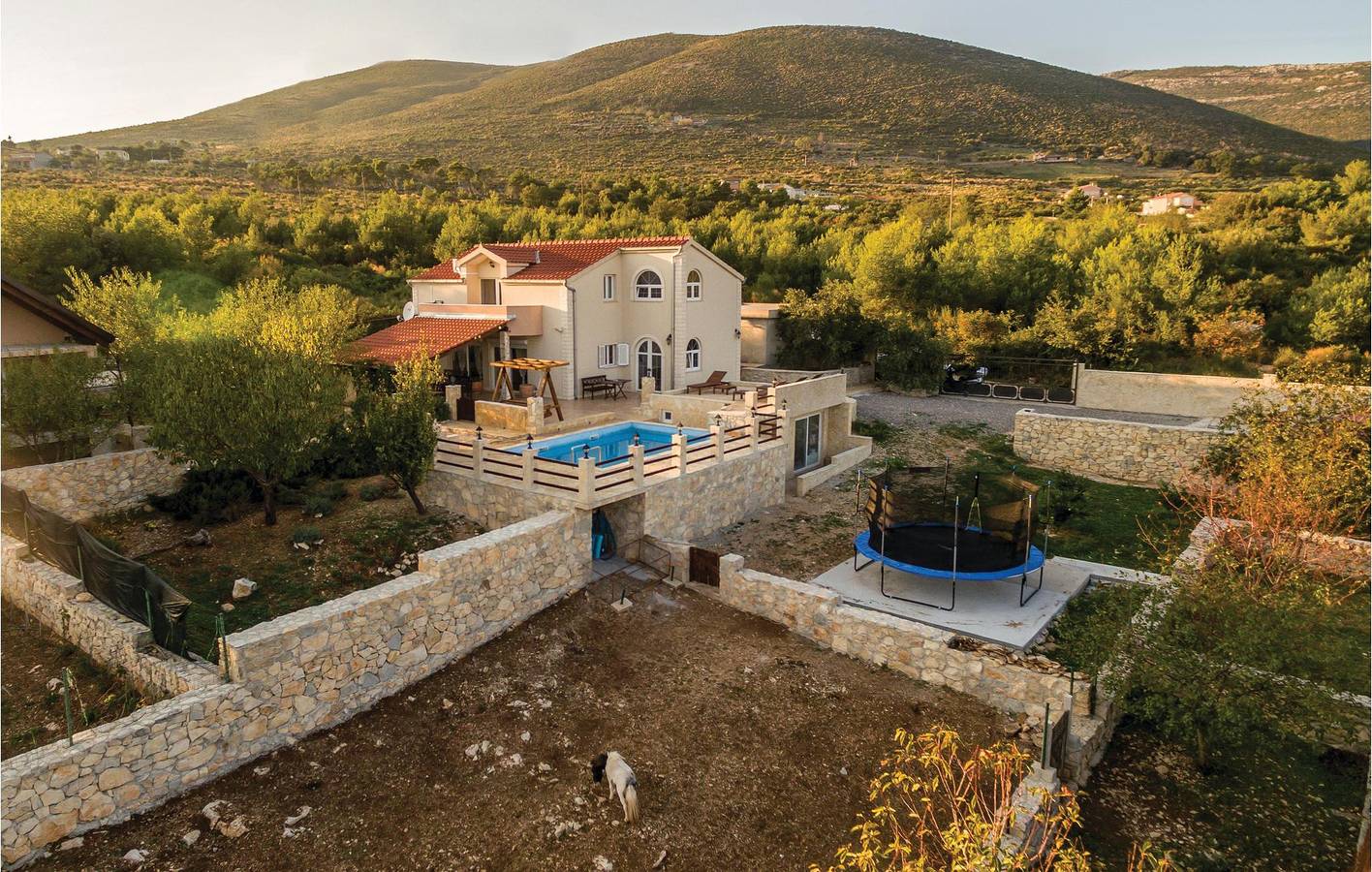 Ferienhaus für 8 Personen mit Terrasse in Kastel Novi, Kaštela
