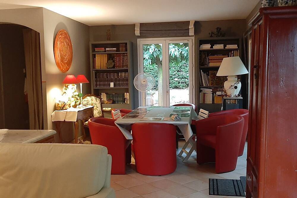 Quiet house, walks, swimming pool, Verdon lake, Provence village. in Tourtour, Region de Draguignan