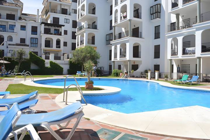 Apartamento entero, Apartamento en el Puerto de la Duquesa en primera línea de playa in Puerto de la Duquesa, Manilva