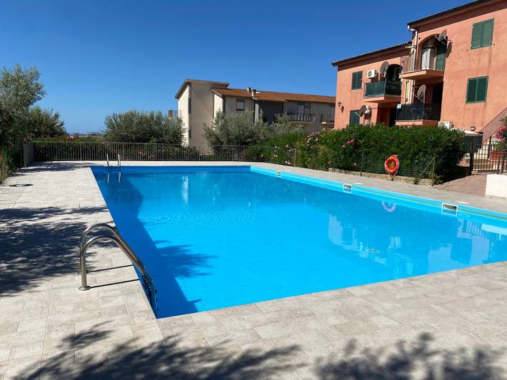 Ferienwohnung für 3 Personen, mit Meerblick und Terrasse sowie Garten und Pool in Realmonte