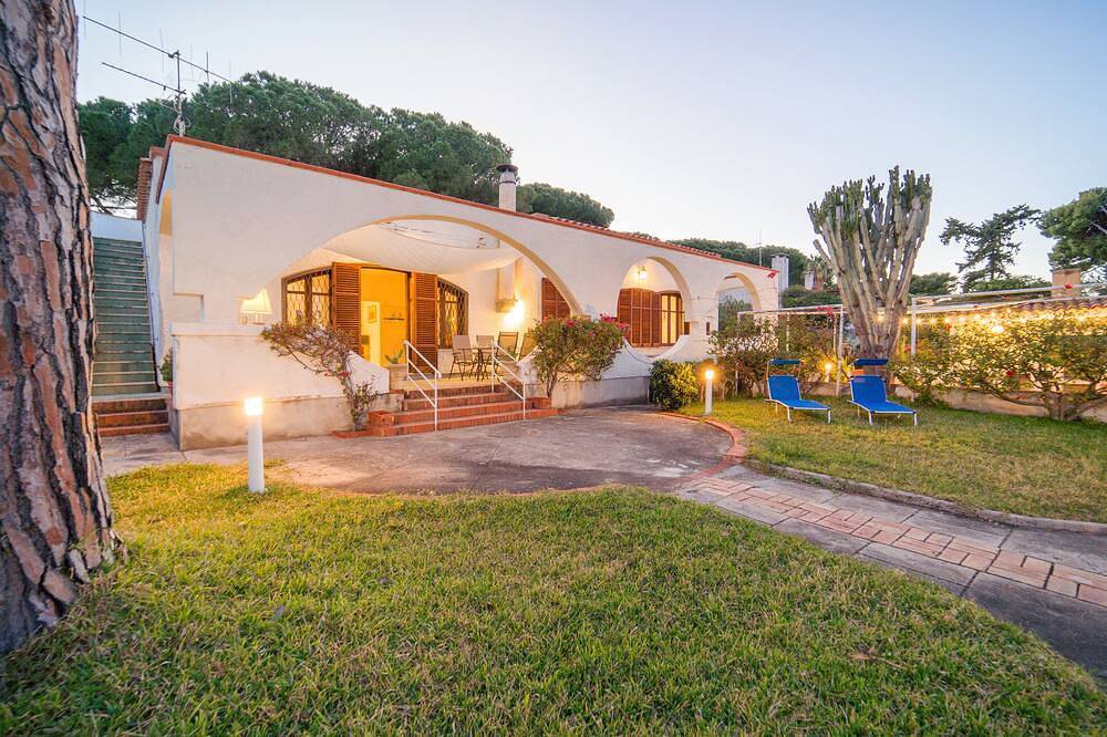 Private beach, exclusive residence, view of the gulf, smell of the sea! in Carini, Palermo Province