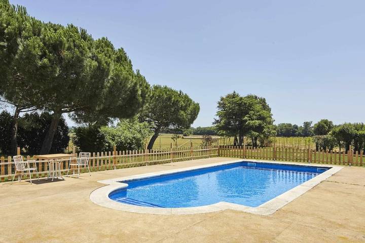 Casa rural para 13 personas, con Balcón y Terraza además de Piscina y Vistas en Riudellots de la Selva