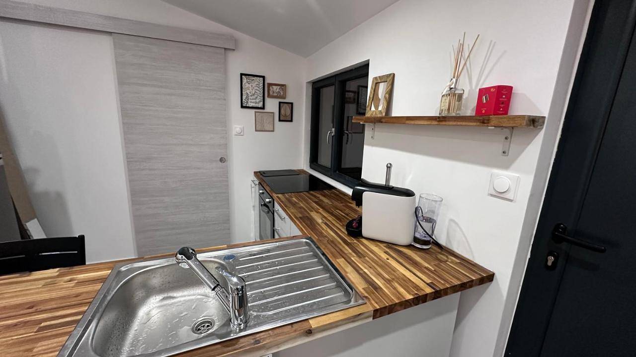 Appartement entier, One-Bedroom Apartment in Beuvry, Région de Béthune