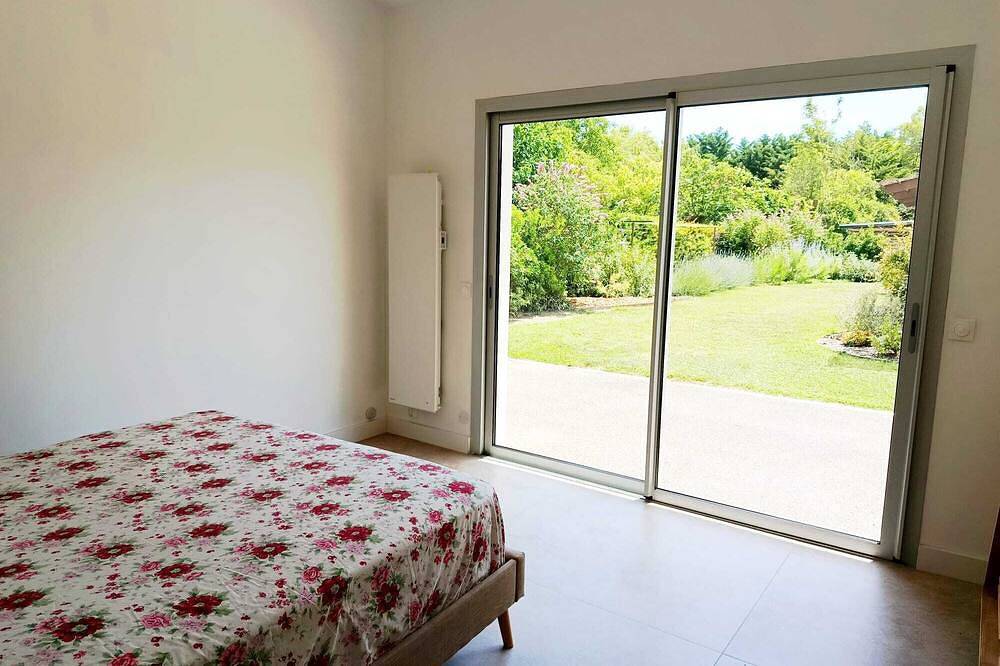 House with swimming pool in the heart of Provence near Isle sur Sorgue in Velleron, Vaucluse