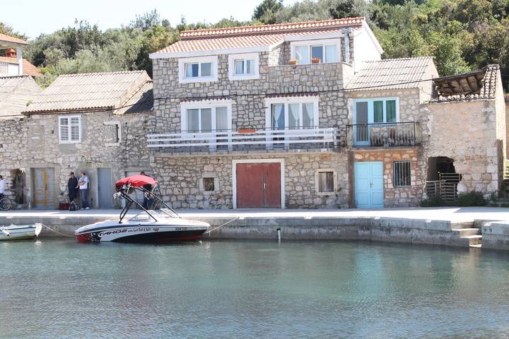 Ganze Wohnung, 1-Zimmer-Ferienwohnung am Strand Mali Iz, Iz A-6163-b in Zadar (Kommun), Iz