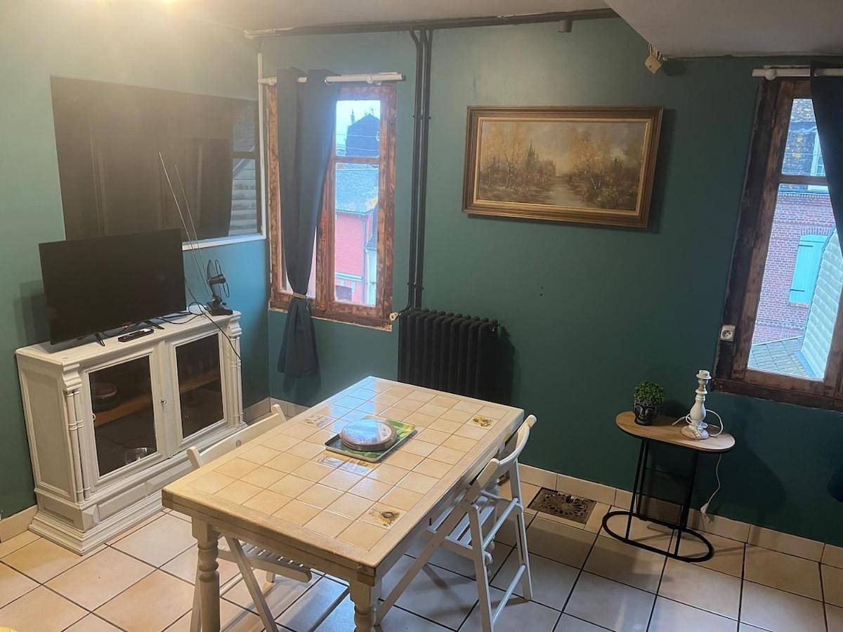 Appartement entier, One-Bedroom Apartment in Le Tréport, Région de Dieppe