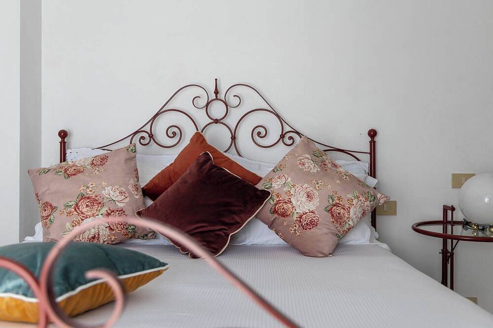 Villa of 120 square meters, surrounded by a large garden, equipped and whirlpool spa in Colle di Val d'Elsa, Provincia de Siena