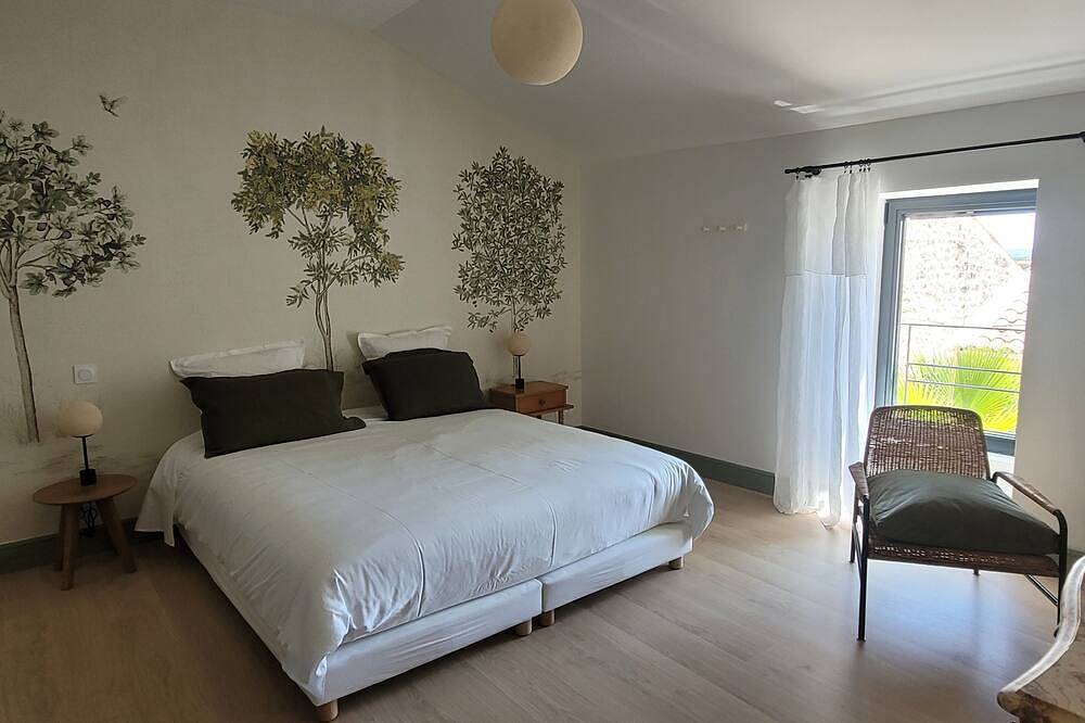 Mas Saint-Raphaël 4*, 2 bedrooms 4 people (+1 baby) in Solérieux, Nyons und Umgebung