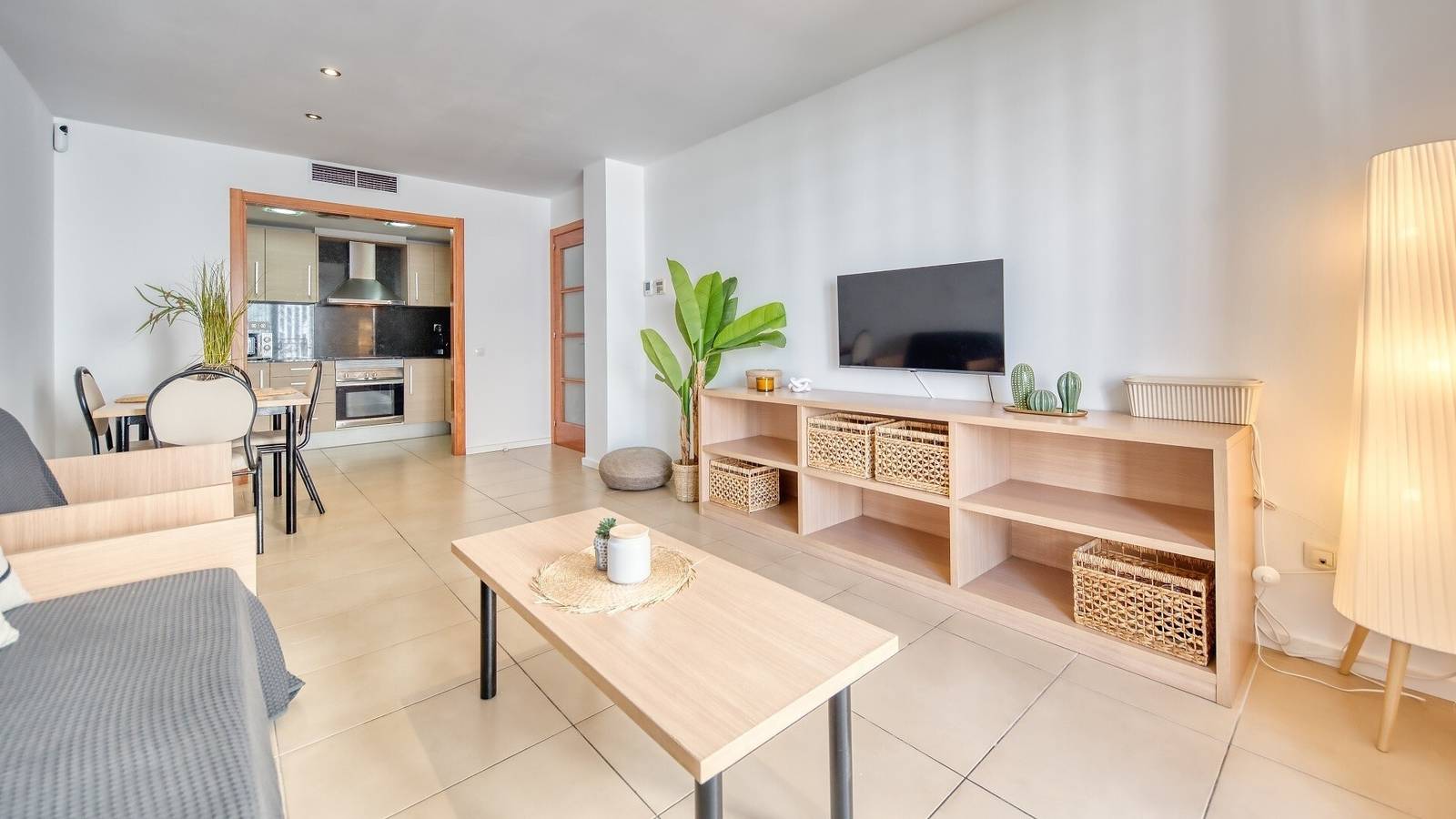 Ganze Wohnung, Ferienwohnung 'Costacabana - Dali' mit Gemeinschaftspool, Balkon und Wi-Fi in Central Lloret de Mar, Lloret de Mar