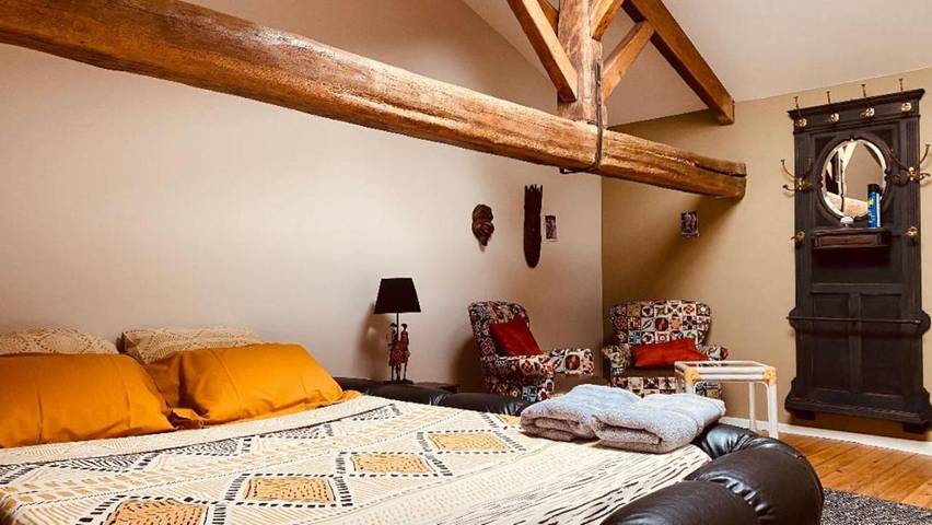 Gîte pour 2 personnes, avec jardin et piscine ainsi que terrasse et vue à La Flocellière - 4