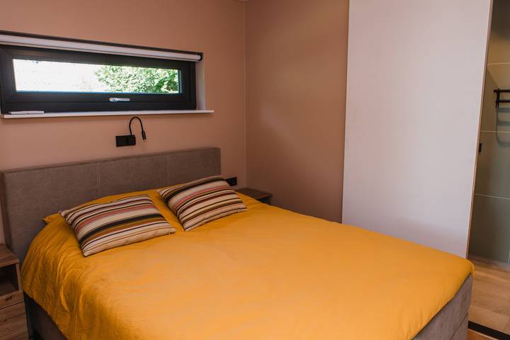 Ganze Wohnung, Modernes 2P-Apartment auf einem Minicampingplatz im Nationalpark Weerribben-Wieden in Ossenzijl, Nationalpark Weerribben-Wieden