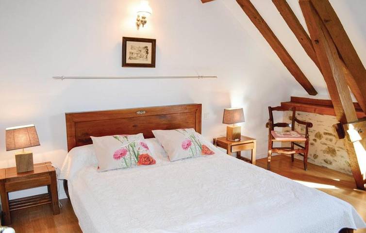 Location de vacances pour 6 personnes, avec piscine ainsi que vue et jardin à Sarrazac - 4