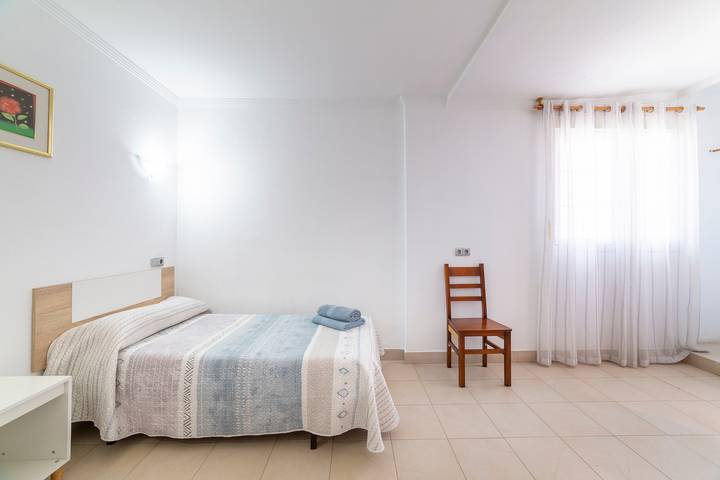 Habitación 'Doble Individual 13' con Wi-Fi y aire acondicionado in Roquetas de Mar, Costa de Almería