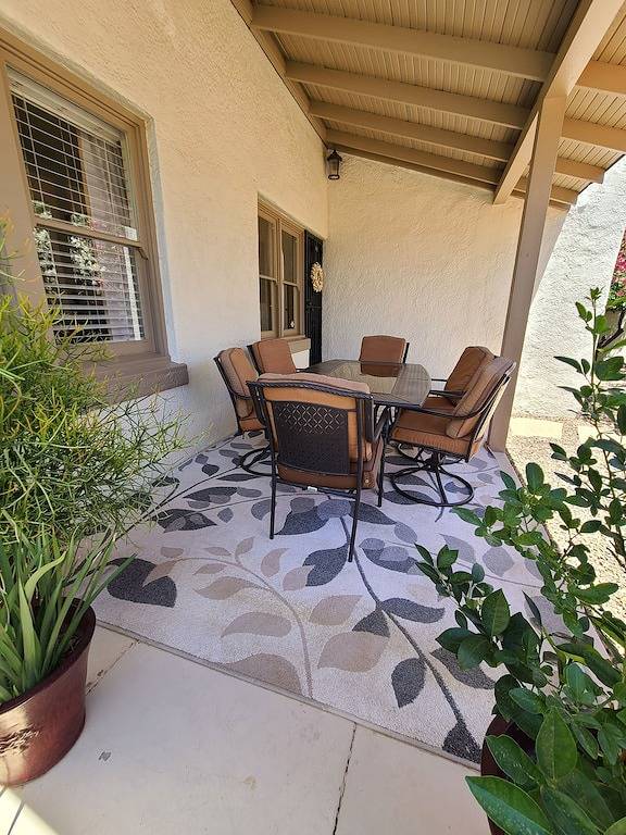 Wildblumen blühen von ~ 1920 Sam Hughes Casita ~ Villa Blanca Mariposa in Tucson, Pima County