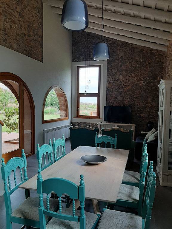 Gîte pour 5 personnes, avec terrasse ainsi que jardin et piscine, animaux acceptés à Bellcaire d'Empordà - 4