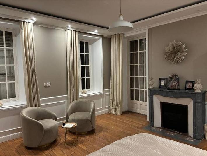 Chambre d’hôte pour 4 personnes, avec Terrasse et Jardin ainsi que Piscine et Vue