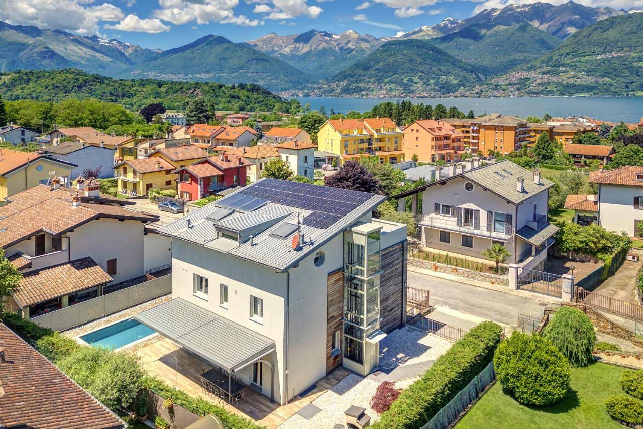 Villa Family with pool and amazing panoramic penthouse in Colico, Orobie Alpen West