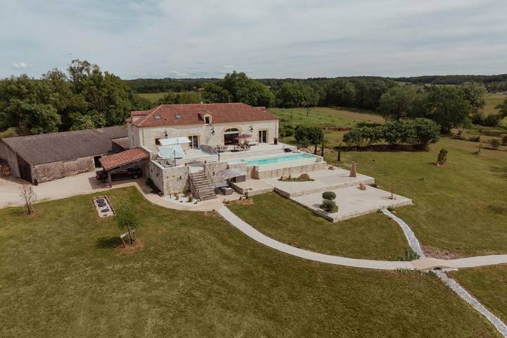 Chambre d’hôte pour 2 personnes, avec Terrasse ainsi que Jardin et Piscine à Mauroux