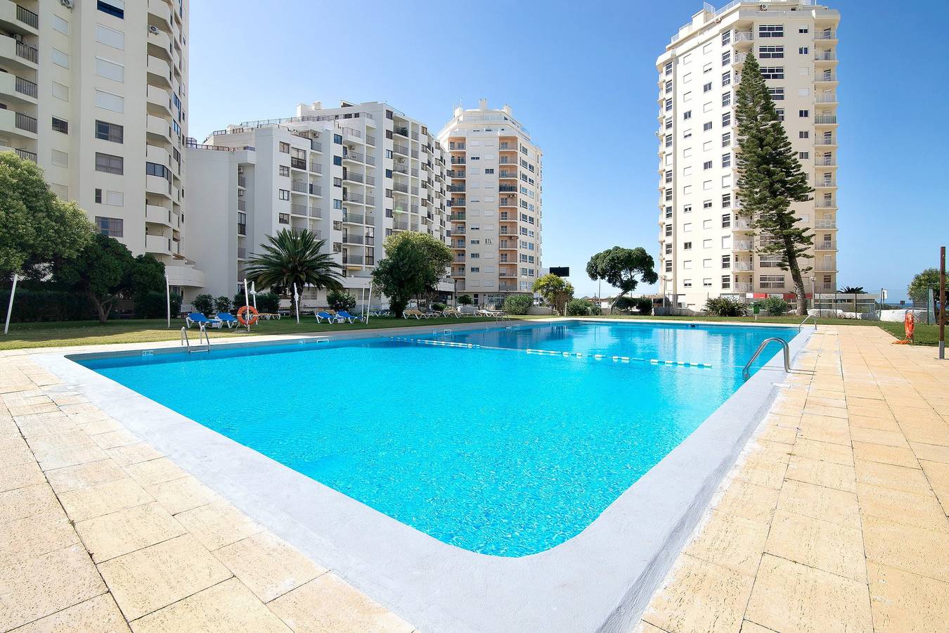 Appartement entier, Apt. Torre Sol 10º 6 - Vue Mer, Climatisation et Piscine in Armação de Pêra (costa), Armação de Pera