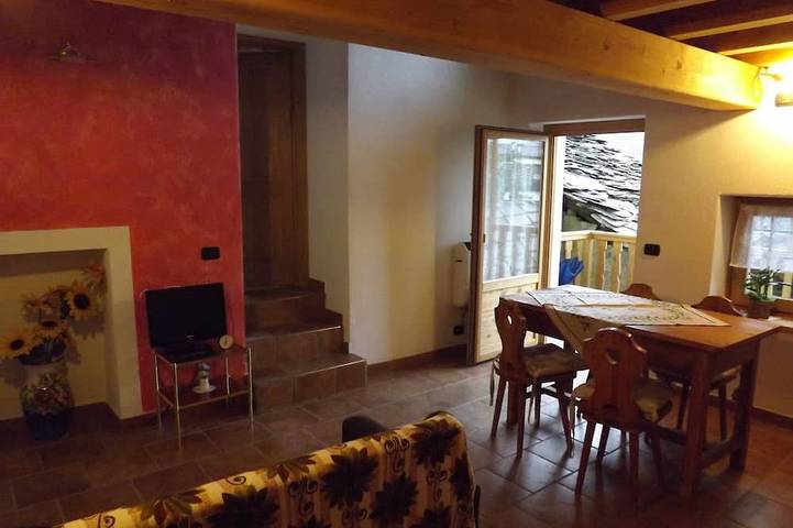 Maison de vacances pour 6 personnes, avec Balcon et Jacuzzi à Comune di Châtillon