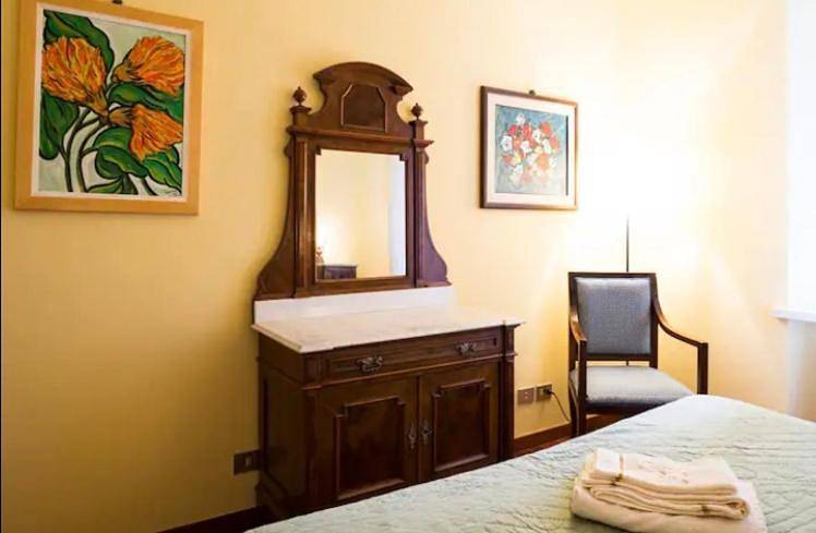 Cozy room in Palazzo Magnalbò in Macerata, Provincie Macerata