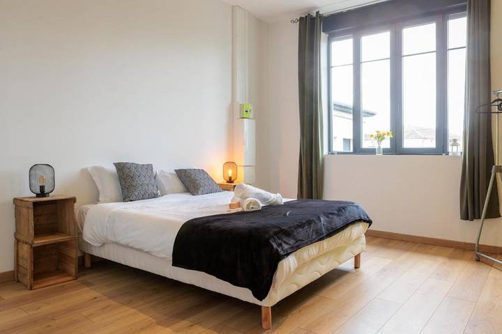 Location de vacances pour 10 personnes, avec terrasse dans Saint-Étienne-sur-Chalaronne - 3