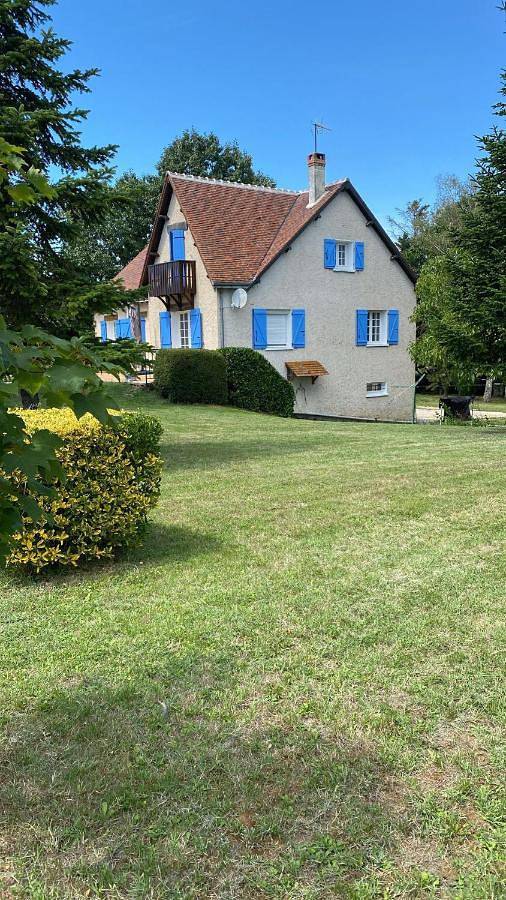 Location de vacances pour 8 personnes, avec vue et jardin, animaux acceptés à Saint-Benoît-la-Forêt - 3