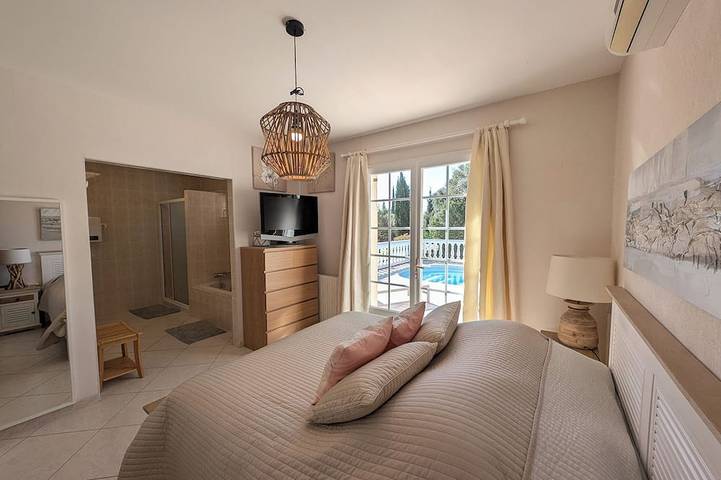 Location de vacances pour 7 personnes, avec jardin à Méjannes-le-Clap - 2