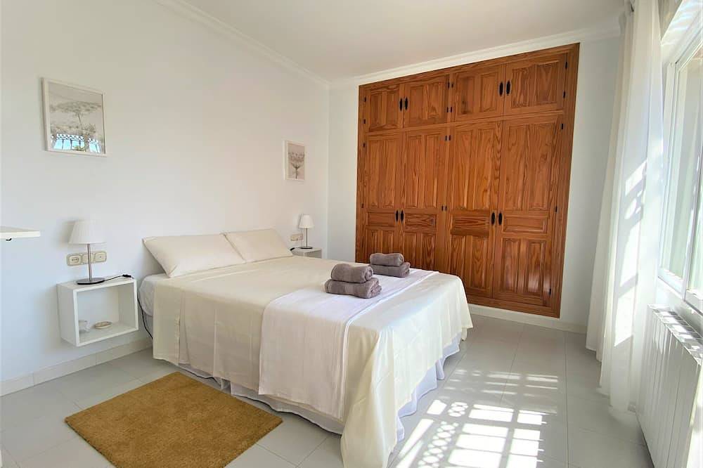 Impressive villa with private pool & sea views on a finca in Vélez-Málaga, Costa del Sol