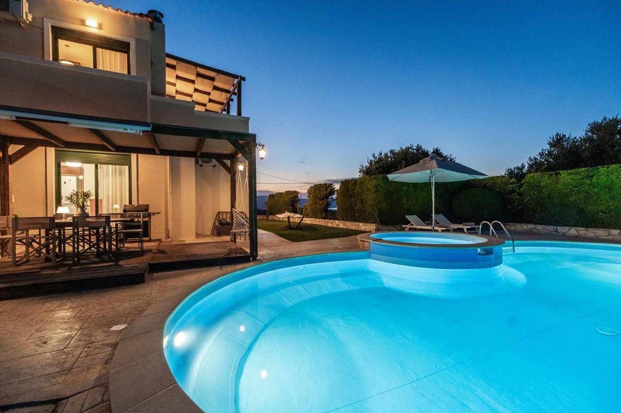 Three-Bedroom Villa with Private Pool in Chania und Umgebung