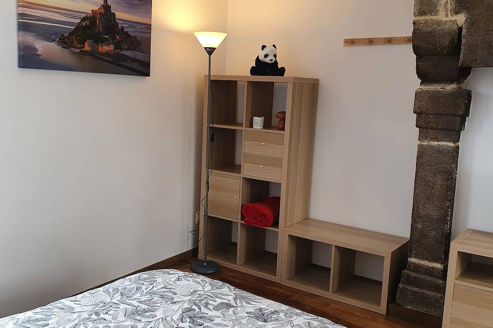 Apartamento entero, Fully furnished and equipped apartment in the courtyard of the Haut Manoir in Villedieu-les-Poêles, Côte de la Déroute