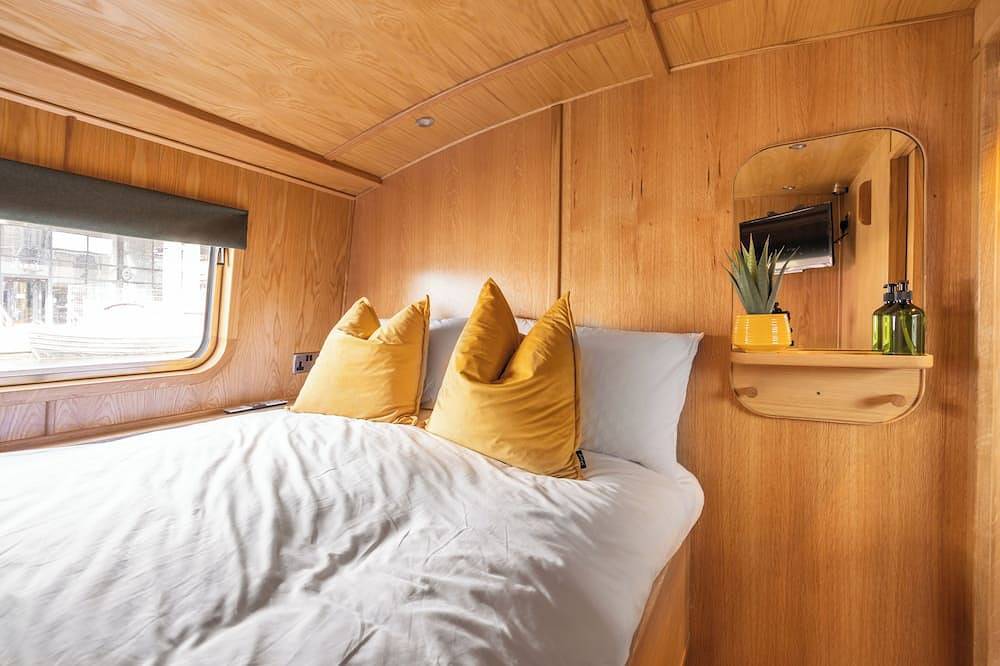 Luxury Boat, Floating Barge Accommodation in Edinburgh, Edinburgh and Lothian