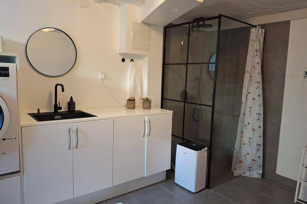 Ganze Wohnung, Bright & cozy basement apartment • Free parking in Rødovre, Hovedstaden