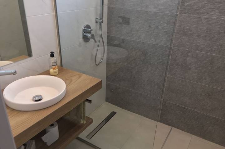 Ganze Wohnung, Geräumige neue 3 Schlafzimmer, 2 Bäder Luxus-Wohnung mit Garage + Abstellraum + Terrasse + Solarium 81m² in Playa Moncayo, Guardamar del Segura