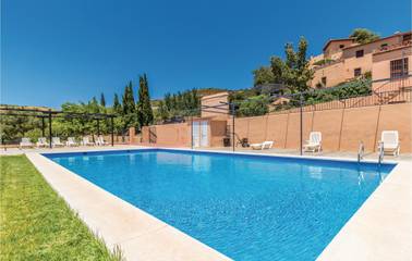 Casa de vacaciones para 17 personas, con jardín además de terraza y piscina, Se admiten mascotas en Axarquía