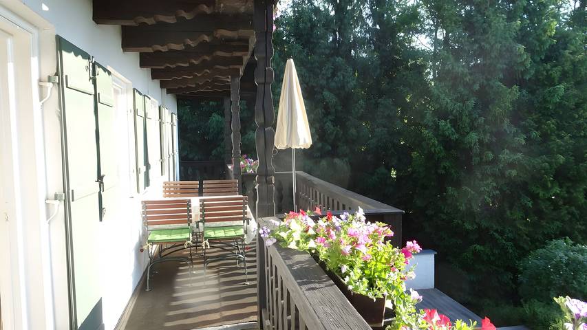 Ganze Wohnung, Ruhige, idyllische Lage, großer Balkon, Gemeinschaftsgarten in Gstadt am Chiemsee, Chiemsee