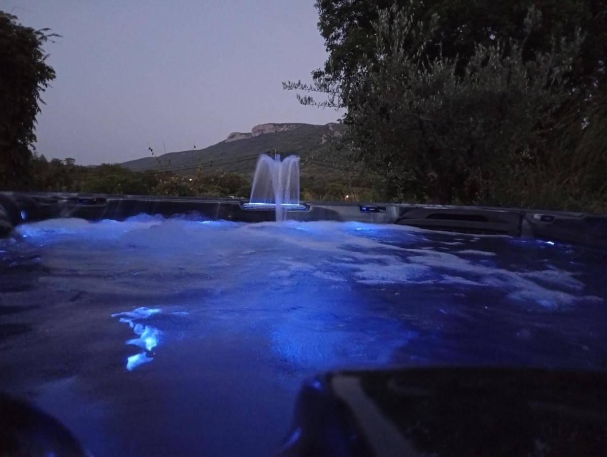 La guitoune - chambre ou studio, clim, parking, sdb terrasses et entrées privatives, Spa in Laroque (Hérault), Région de Lodève