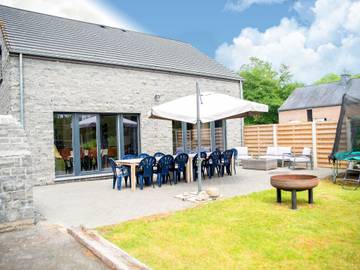 Location de vacances pour 12 personnes, avec terrasse ainsi que sauna et jardin à Durbuy