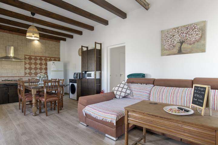 Country House 'El Moral' with Mountain Views, Private Terrace, and Wi-Fi in Prado del Rey, White Villages