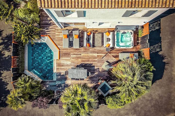 Location de vacances pour 8 personnes, avec terrasse ainsi que jacuzzi et jardin à Saint-Ciers-du-Taillon - 3